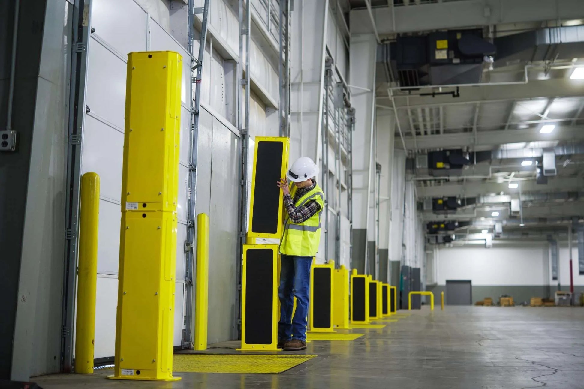 EasyPort Flex antenna industrial portal unit in warehouse getting stacked